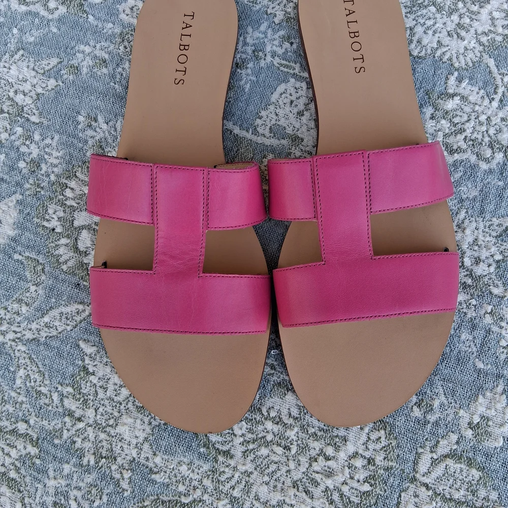 Talbots Hannah Vachetta Leather Flat Slides Sandals Sz 9. Barbie Pink Classic
